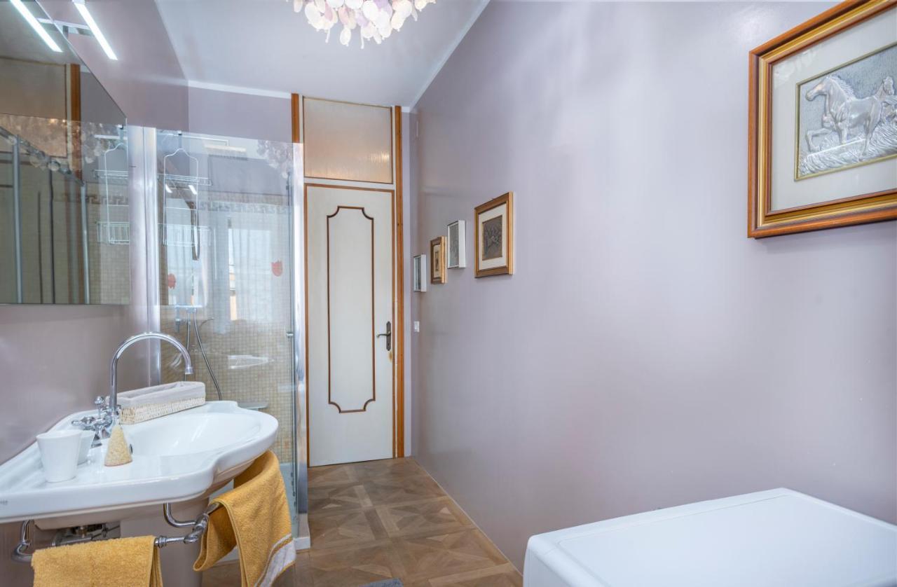 Lucilla Home - Apt Con Wifi Nel Cuore Di อูดิเน ภายนอก รูปภาพ